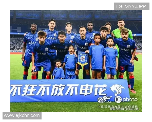 上海足球队个人能力引发热议球迷对球员表现分歧明显 上海足球队个人能力引发热议球迷对球员表现分歧明显