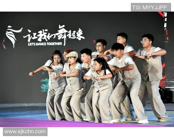 上海街舞队灵活性引发热议舞者风格与技术的碰撞与争论 上海街舞队灵活性引发热议舞者风格与技术的碰撞与争论